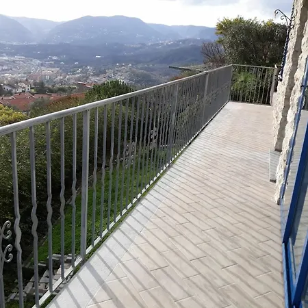 With 2 Bedrooms In Vezzano Ligure, With Wonderful Sea View, Apartamento *