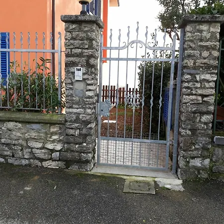 With 2 Bedrooms In Vezzano Ligure, With Wonderful Sea View, Apartamento